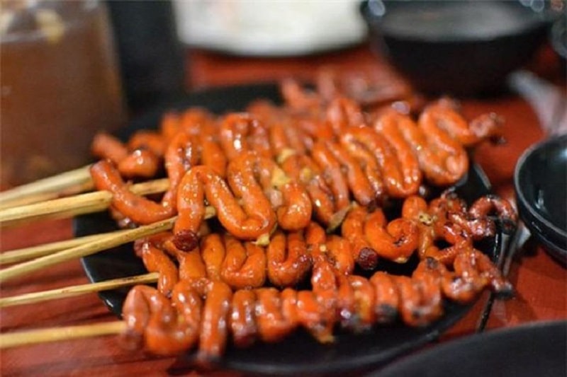 Gà nướng Isaw có hương vị hấp dẫn, cuốn hút