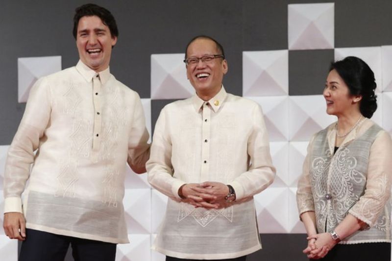 Trang phục truyền thống Philippines là áo sơ mi Barong - Tagalog